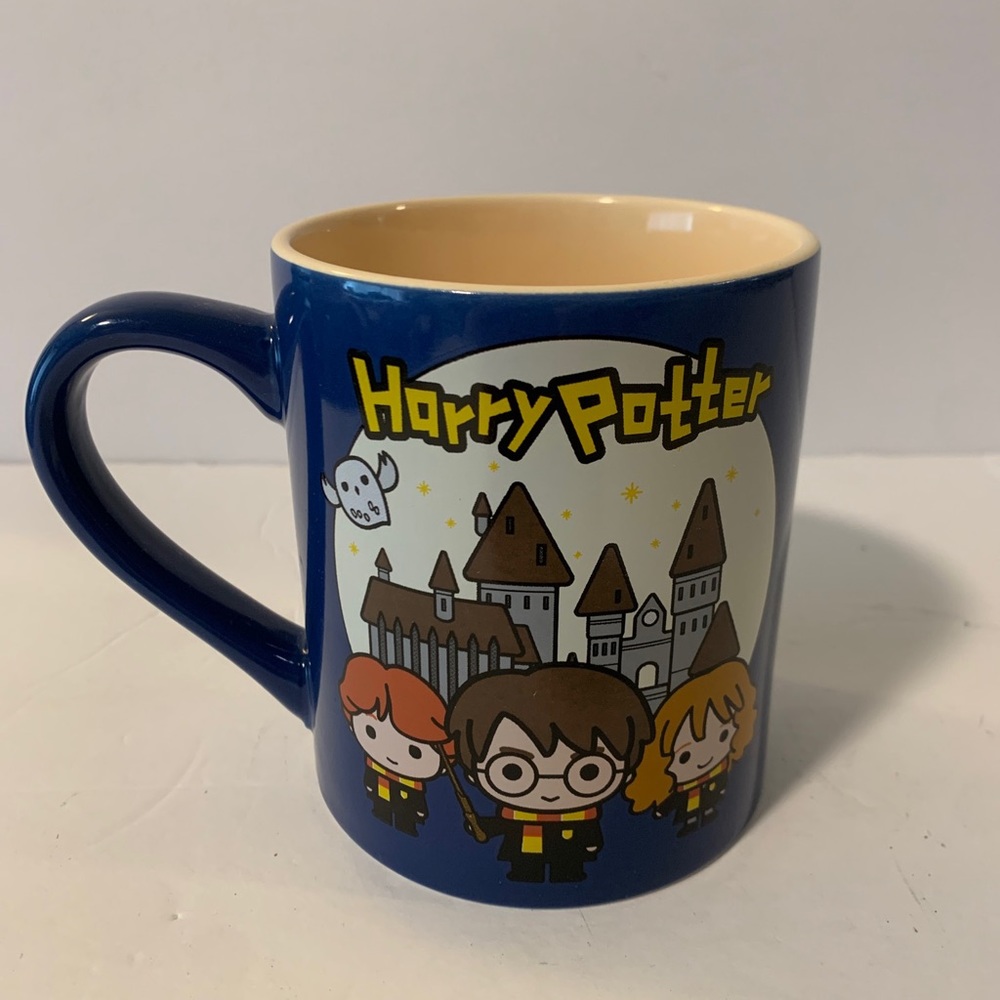 NEW! HARRY POTTER-CHIBI CARTOON CHARACTERS. CERAMIC COFEE MUG 14 oz BLUE/YELLOW.
